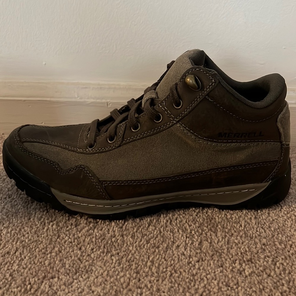 Brand new Merrell hiking boots size 7.5 mens